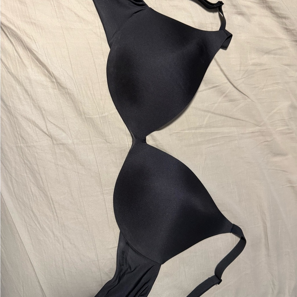 SKIMS Black Seamless Molded T-Shirt Bra